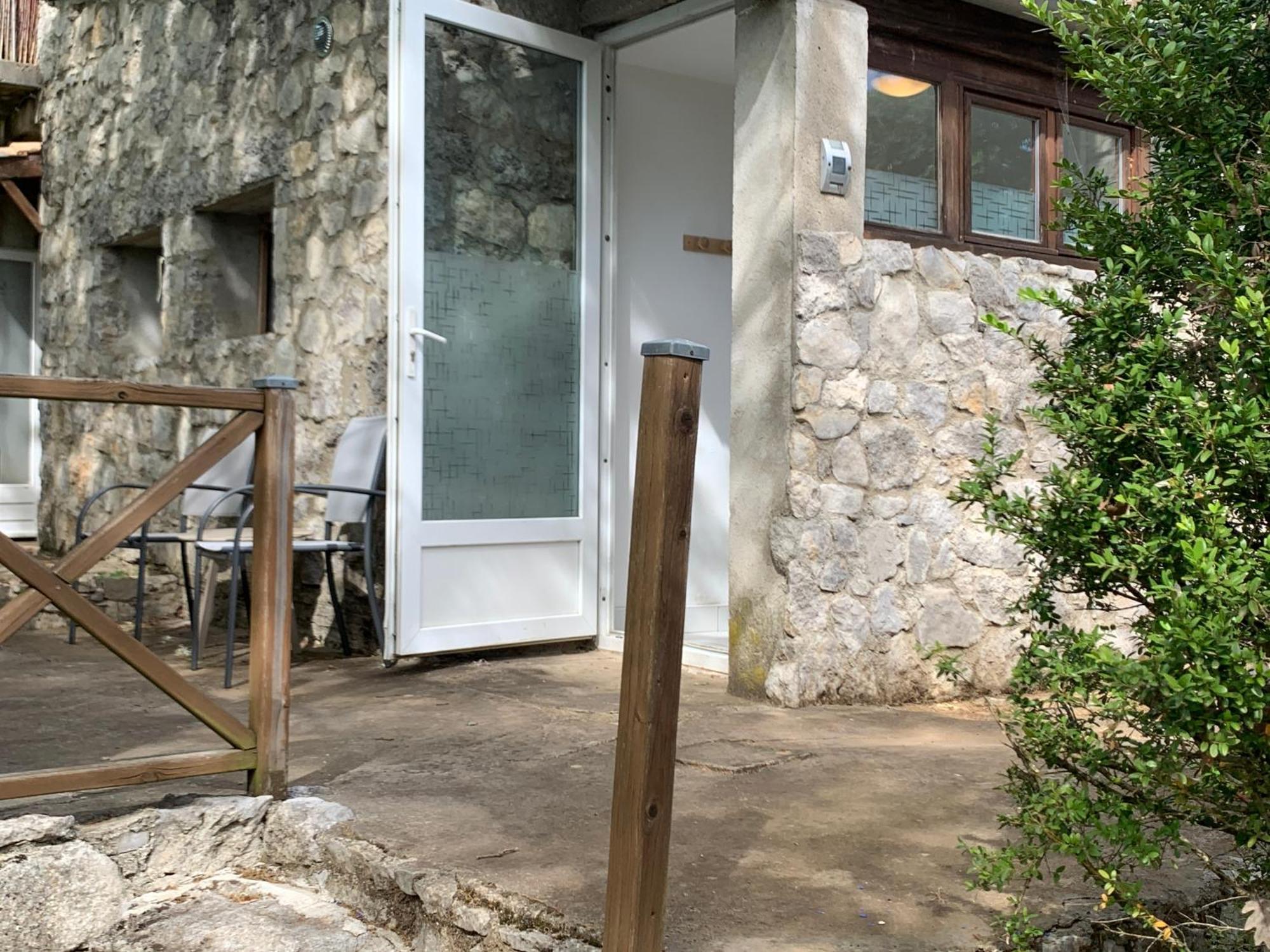 Gite Avec Piscine Privee Au Coeur D'Une Foret De Chenes Proche De Vallon Pont D'Arc Saint Alban Auriolles Ngoại thất bức ảnh
